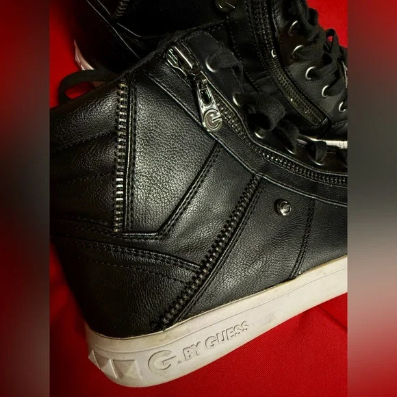 GUESS Women’s black high top sneakers. Size 8. Excellent condition - Picture 10 of 11
